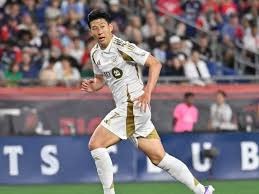 樊振东亲临英超赛事现场展现体育热情